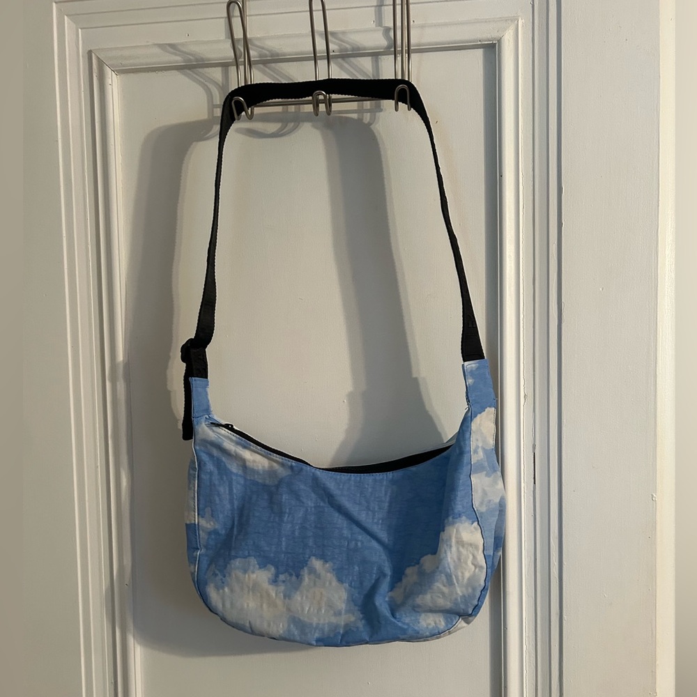 baggu medium crescent cloud print crossbody bag